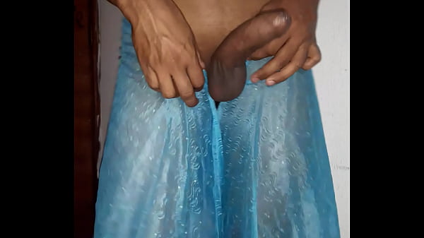 Tela De Seda Azul Es Lo &uacute;nico Que Arropa A Este Muchacho Que Se Martuba Con &eacute;l Entre Sus Piernas thumbnail