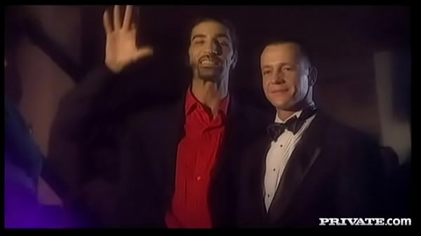 The beautiful blonde kyra banks gives a blowjob before getting screwed 