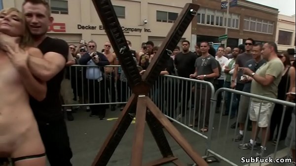 Nonton Ariel X And Bill Bailey Made Hot Blonde Slave Mona Wales Suck And Fuck In Public Rest Room Then Outdoor At Folsom Street Fair Spanked And D. thumbnail