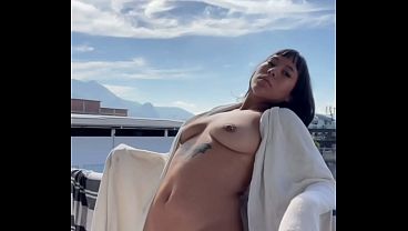 Meus seios naturais ao sol.