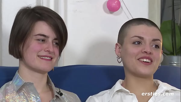Luna verwö_hnt Tumpies sü_ß_en Arsch