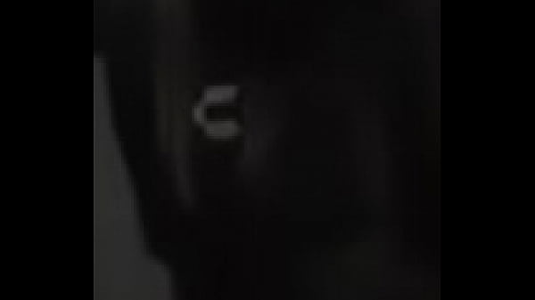 Hermosa mami baila sola en su cuarto
