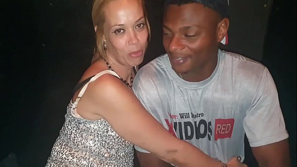 Loira Tirando Leite Dos Marmanjos Dotados Na Festaprime ,fada Mel , Wiil Mastro thumbnail