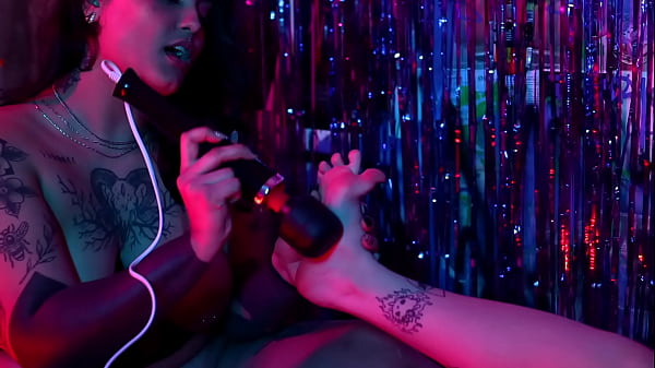 Lesbian Foot Fetish: Rotten Venus & Nath - Part 2 thumbnail