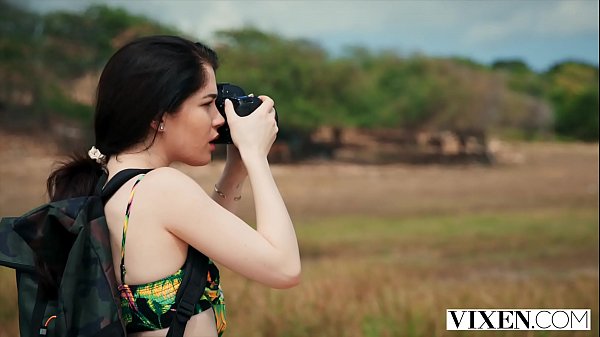 Nonton Vixen Meeting New People thumbnail