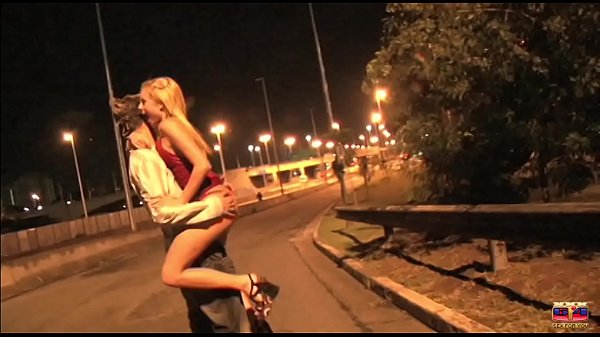 Casal Transando Na Rua, A Garota Da Calcinha Cristal thumbnail