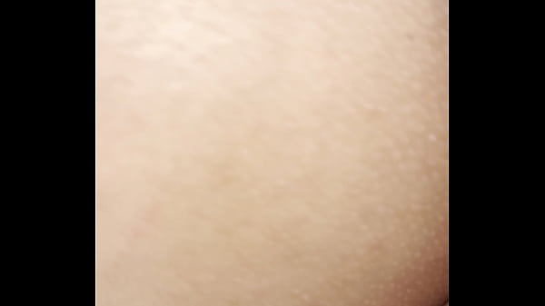 Play MP4 - mi amiga decide darme su culo en el coche mientras trasmitimos &lpar;me duele dice&rpar; dejo mi semen un su culo&comma; anal casero y en publico