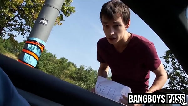 Older Dude Gets Good Head From A Twink thumbnail