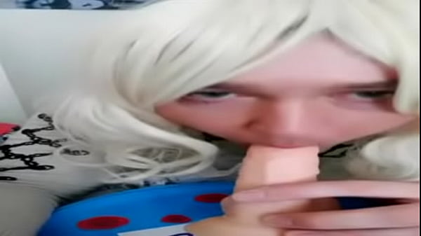 5633585 blonde tv sucking pt2