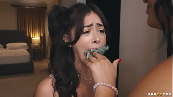 Tit-mobbedd / Brazzers/ Enter Xvpromo thumbnail