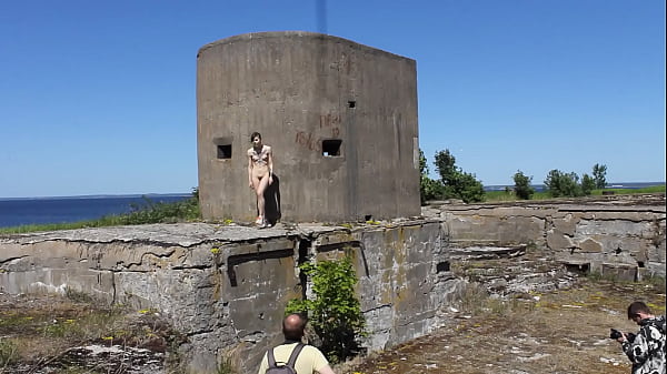 Naked Girl Jumps thumbnail