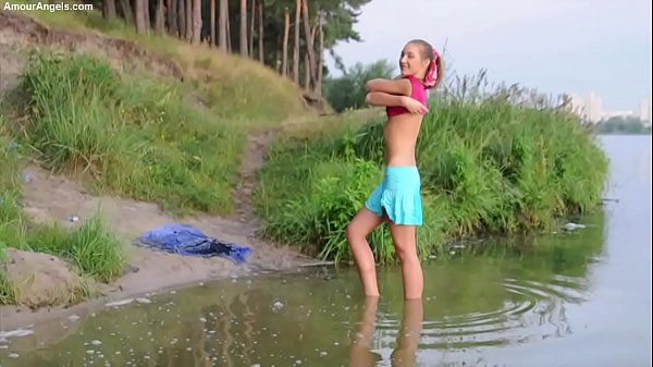 Nonton 2014-05-12 Laska - Sunny Girl thumbnail