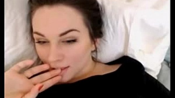 Nonton Brunette Seductively Strokes Her Pretty Pussy thumbnail