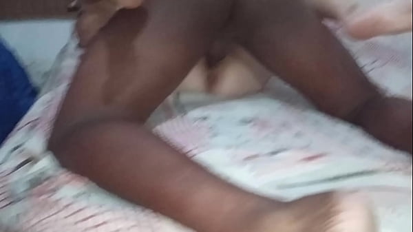 Minha buceta tava melada demais pra ele