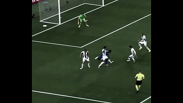 Neymar metendo gostosinho nos zagueiros
