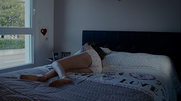 Nonton Il Me R&eacute;veille De Ma Sieste Pour Me Demander De Le Sucer Et Il &eacute;jacule Dans Ma Bouche thumbnail