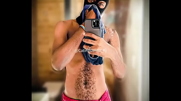Eu cheirando a minha cueca suada e esporrada em 3D pra voc&ecircs. #cueca #fetiche #pig