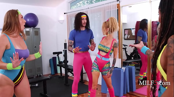 Nonton Milfs At The Gym Gang Up On A Guy Who Has A Boner thumbnail