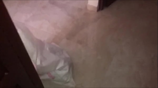 Nonton Sorprendo A Mi Hijastra Haciendo Aseo En Cuatro Patas Y Le Clavo La Verga Directo Al Co&ntilde;o thumbnail