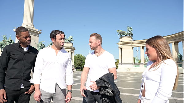 Nonton Horny Babe Eveline Dellai Invites Tourists Back For No Strings Dp Fuck Frenzy Gp2830 thumbnail