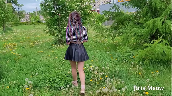 Nonton I Love To Flash My Pussy While Picking Flowers thumbnail