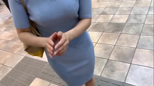 欲求不満すぎてスタッフを誘惑、チ○ポにむしゃぶり付く！淡泊な旦那と違う絶倫チ○ポに大興奮！ thumbnail