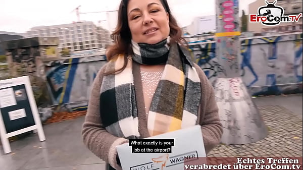 Mollige deutsche Milf mit braunen Haaren auf der Straß_e abgeschleppt