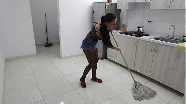 Nonton Complaciendo A La Cachonda De Mi Madrastra thumbnail