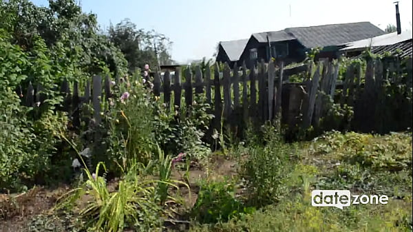 Żona mojego sąsiada jest gorącą dziwką, więc zrobiliśmy niegrzeczną zabawę na świeżym powietrzu, a potem przeleciałem ją, zanim jej mąż wr&oacute;cił do domu - www.dzfull.com 