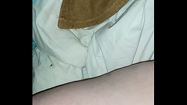 mrnmrsfucks4u stretching my wifes amazing pussy, and usuing to her until she cums... 