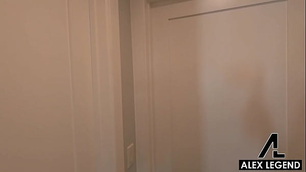 Nonton Cheating Bikini Blonde Skylar Snow Fucks & Milks Roommate Alex Legend! thumbnail