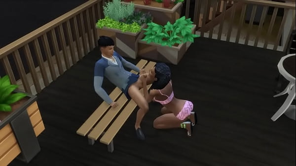 Трахнул плоскую подружку во дворе у друзей 