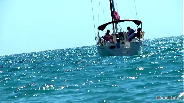 Nonton A Real Kink Will Stretch So Hard An Alt-babe's Pussy On The Coast thumbnail