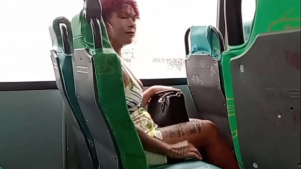 Me Exibi Dentro Do &ocirc;nibus E O Corno Melou A Cueca thumbnail