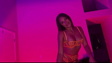 Nonton Hot Latina Squirts All Over While Being Smashed By Giant Cock thumbnail