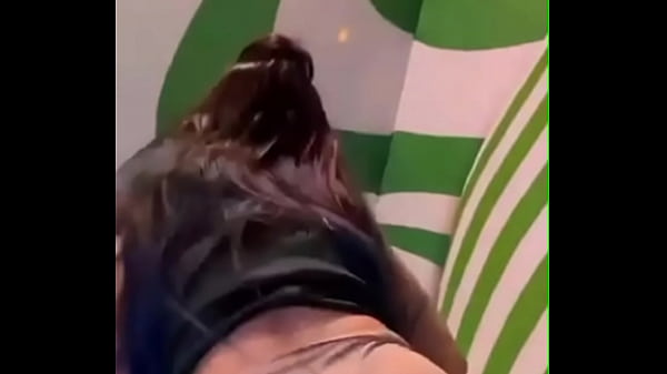 Rabuda Gostosa Dan&ccedil;ando De Shortinho thumbnail