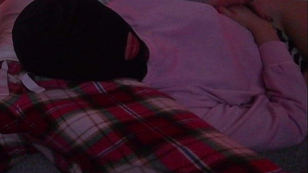 Nonton Married Slut Desperately Hides Her Face While Giving Sloppy Head On Camera To Keep Her Affair Secret thumbnail