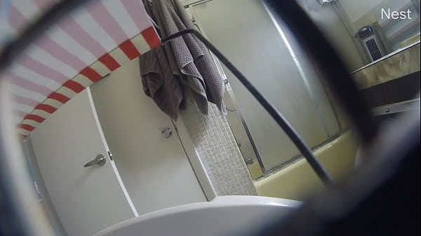 Straight Contractor Takes A Piss Break thumbnail