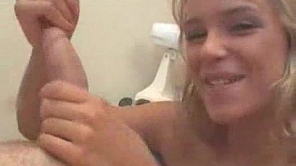 Great Handjob From Amateur Slut thumbnail