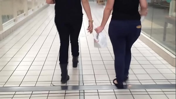 Nonton Latina Mall Booty thumbnail