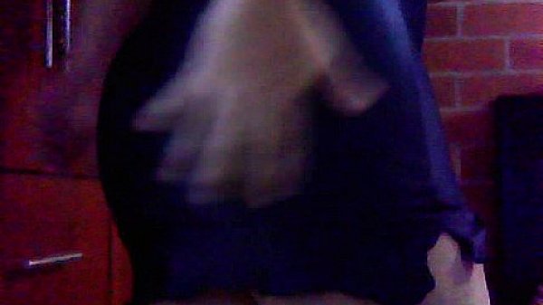 Culito Gay en faldita apretadita y tanguita 