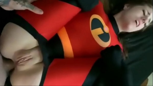 Nonton Hermosa Chica En Traje De Violetta thumbnail