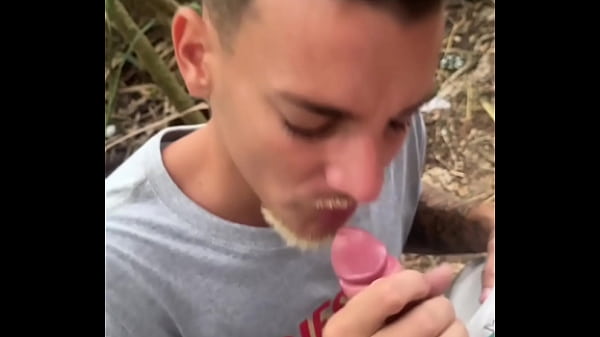 Novinho Vai Ca&ccedil;ar Piroca No Mato E Encontra 4 Dotados E Fode L&aacute; Mesmo thumbnail