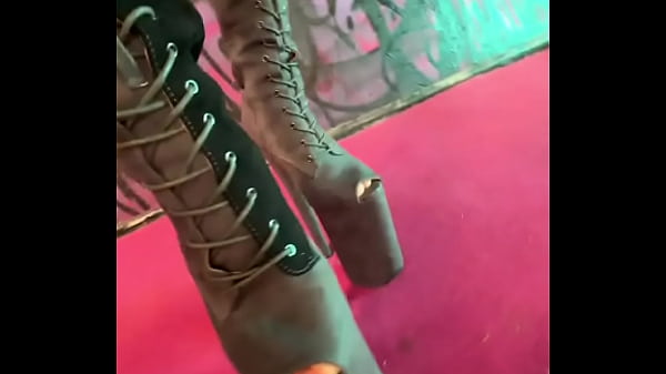 Do you like it shiny?  I love it shiny!!!  Make sure to find me on the other side of the world wide web and let o... 