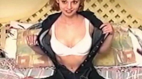 Vintage Babe Masturbates Before Cocksucking thumbnail