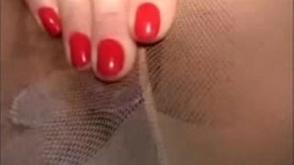Nonton Milf Masturbating While Wearing Nylons thumbnail