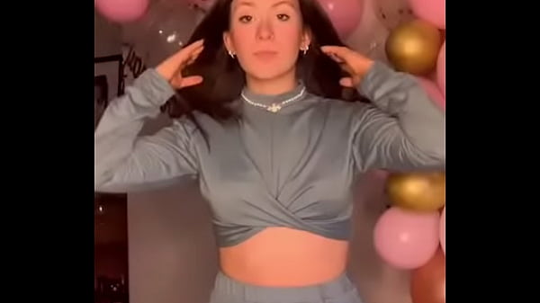 Nonton Girl Dancing thumbnail