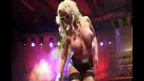 Nonton Big Tits Pornstar On Stage Toy thumbnail