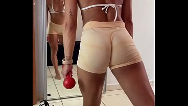 Hotwife - Ap&oacute;s O Treino Toda Suadinha O Corno Teve Que Fuder Gostoso Minha Buceta thumbnail