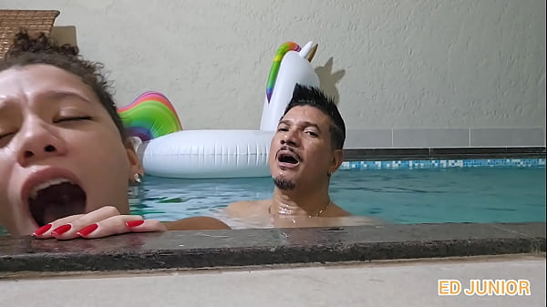 Atriz Ninfomaniaca Fudendo Na Piscina Com Ator No Intervalo De Gravaç Ã O